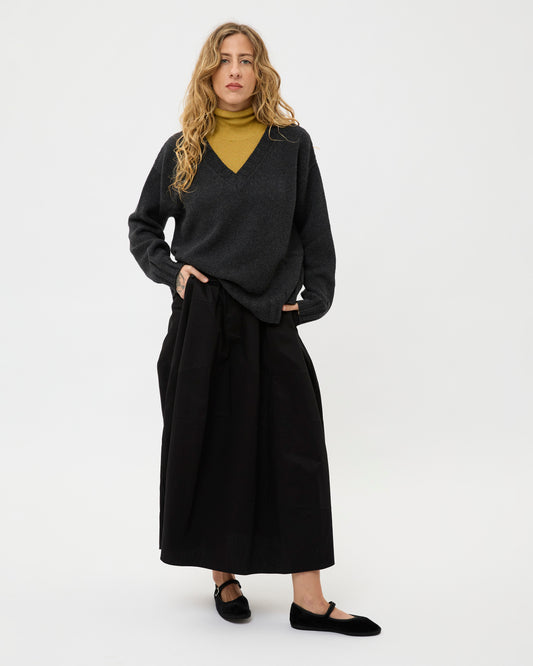 CAPO 04: MAGLIONE SCOLLO A V IN MISTO LANA ANTRACITE