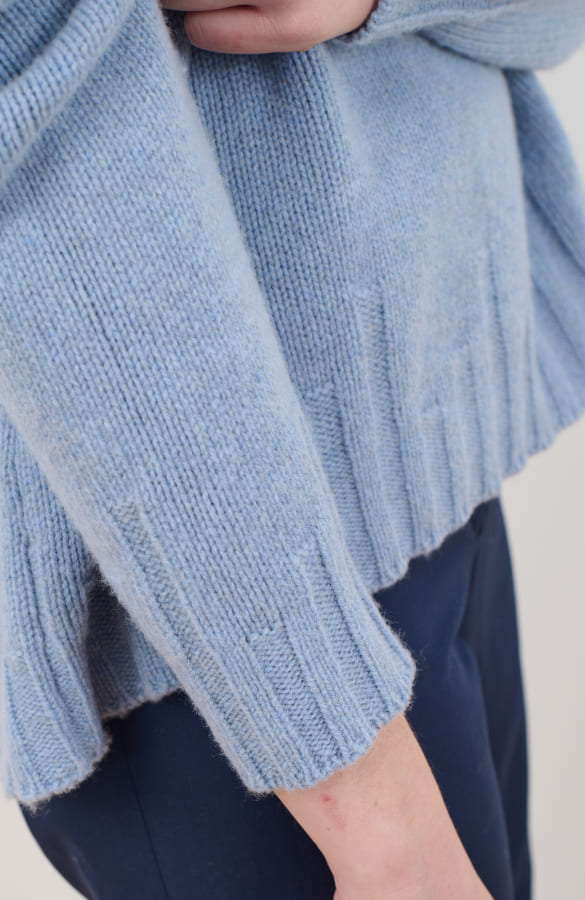 CAPO 04: MAGLIONE SCOLLO A V IN MISTO LANA CREPUSCOLO