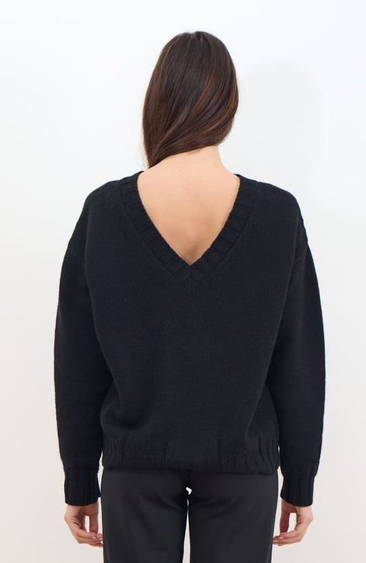 CAPO 04: BLACK V-NECK SWEATER IN A WOOL BLEND