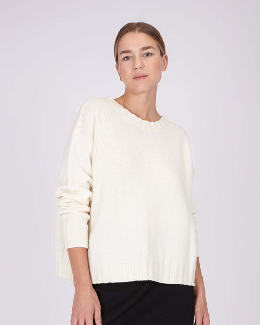 CAPO 04: MAGLIONE SCOLLO A V IN MISTO LANA BIANCO