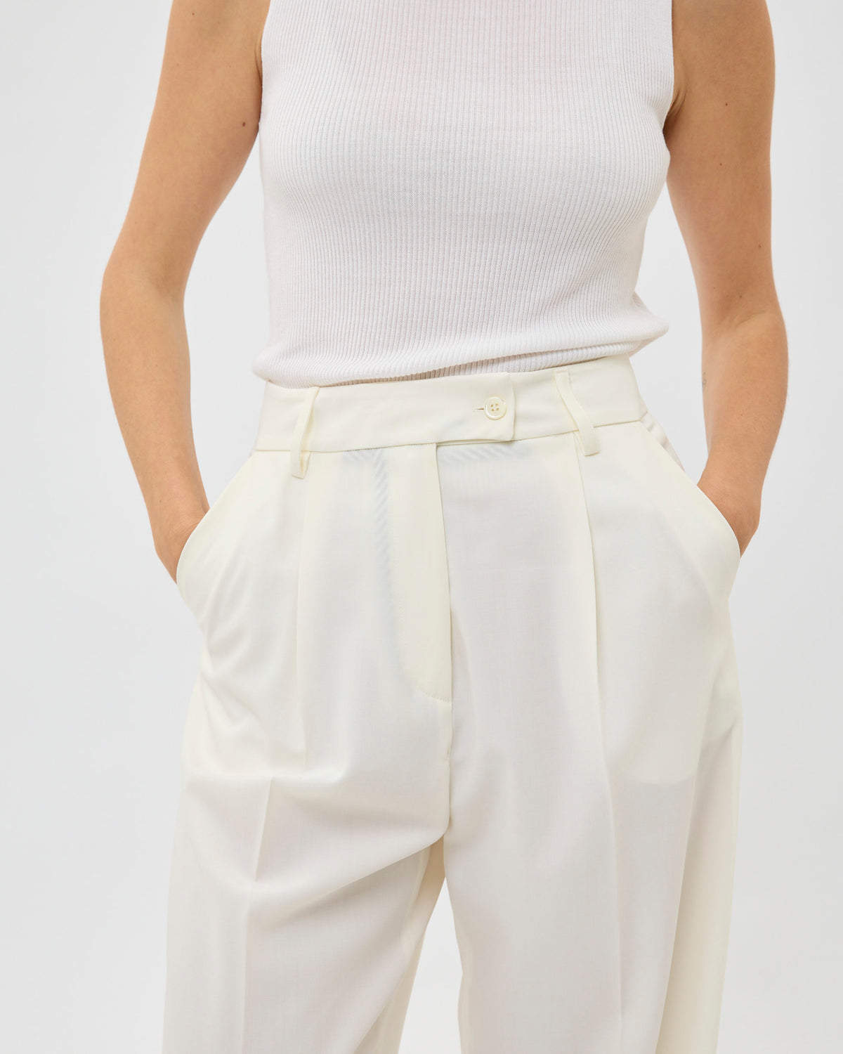 CAPO 11: PANTALONE CON PINCES BIANCO IN LANA