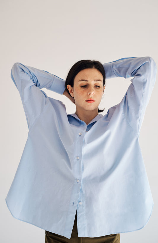 CAPO 06: CAMICIA AZZURRA