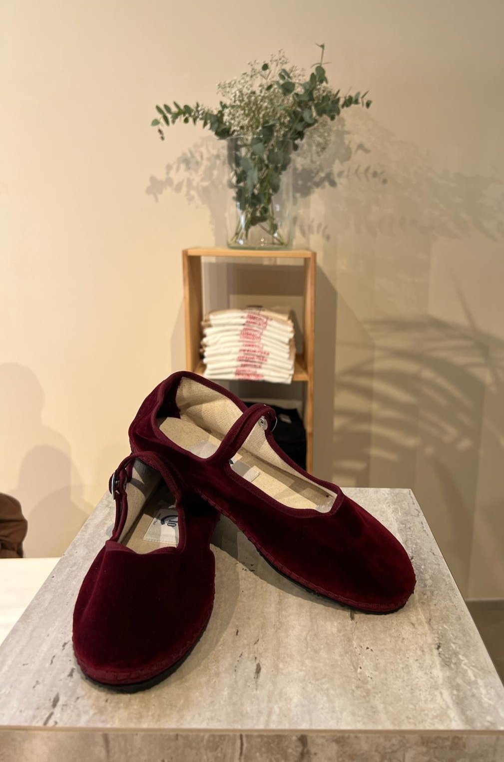 CAPO 03: BURGUNDY VELVET MARY JANE FRIULANE
