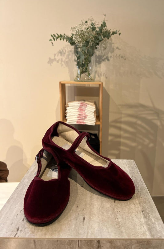 CAPO 03: FRIULANE MARY JANE BORDEAUX IN VELLUTO
