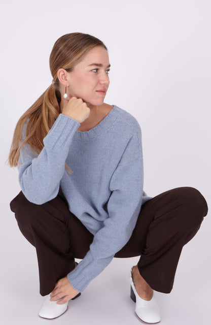 CAPO 04: LIGHT BLUE V-NECK SWEATER IN A WOOL BLEND