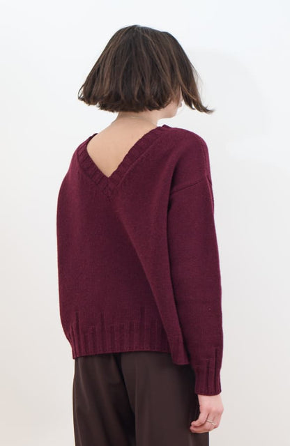 CAPO 04: MAGLIONE SCOLLO A V IN MISTO LANA BORGOGNA