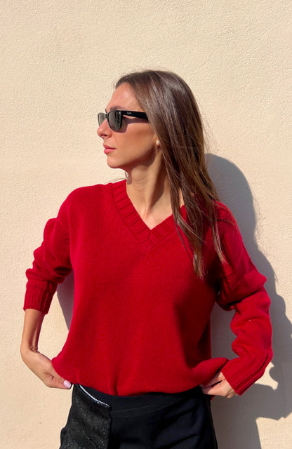 CAPO 04: RED V-NECK SWEATER IN A WOOL BLEND