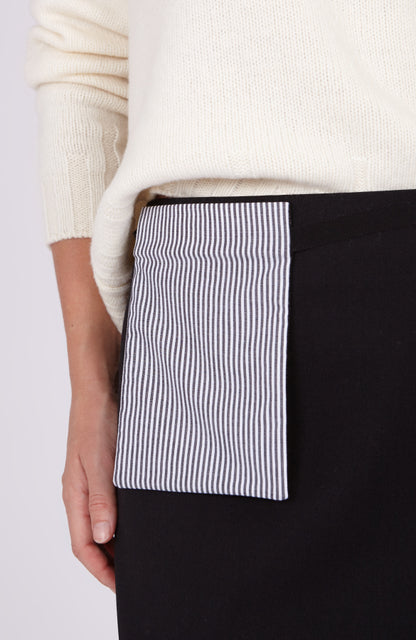 CAPO 08: GONNA MINI NERA CON TASCA