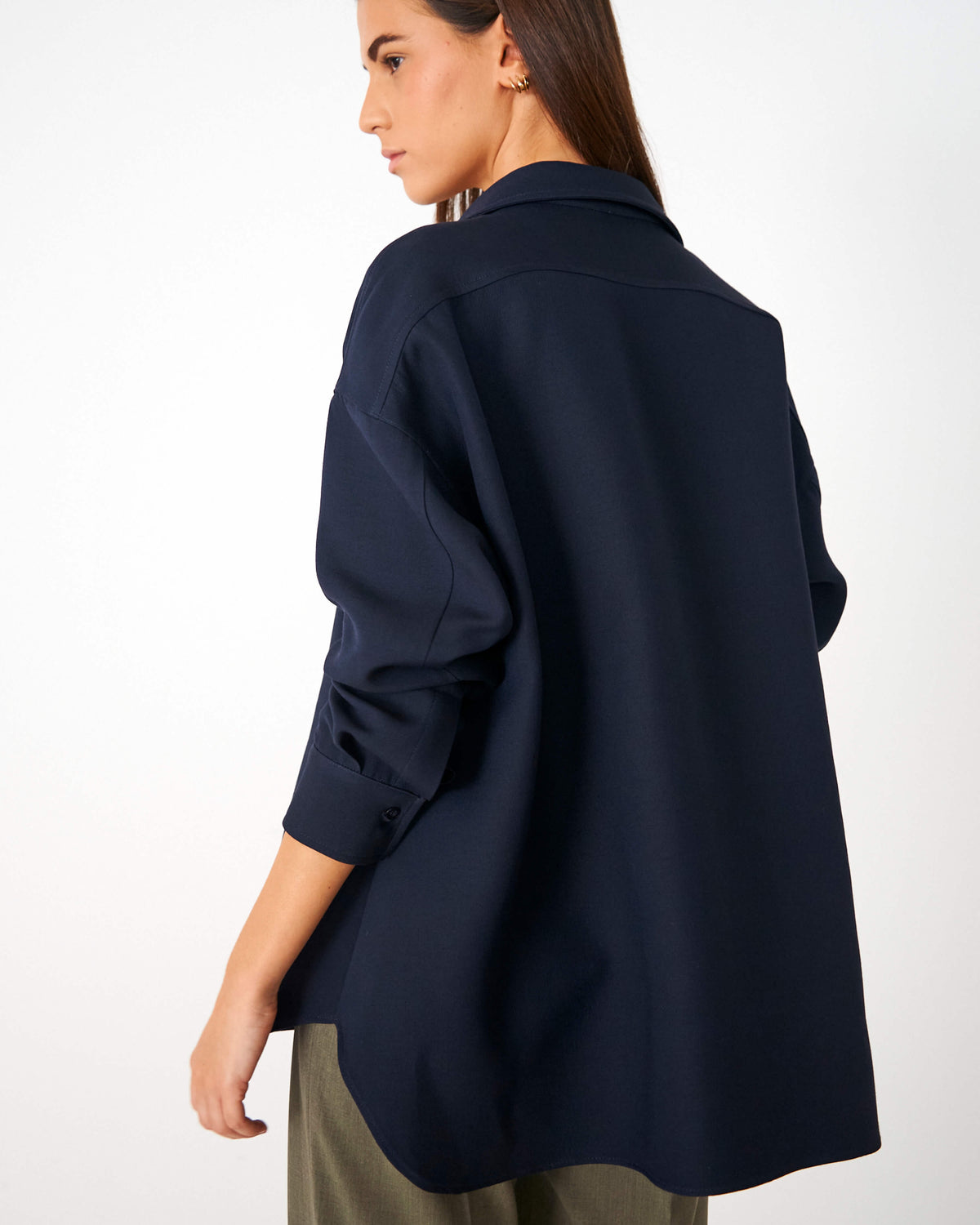 CAPO 06: OVERSIZED BLUE WOOL AND SILK SHIRT