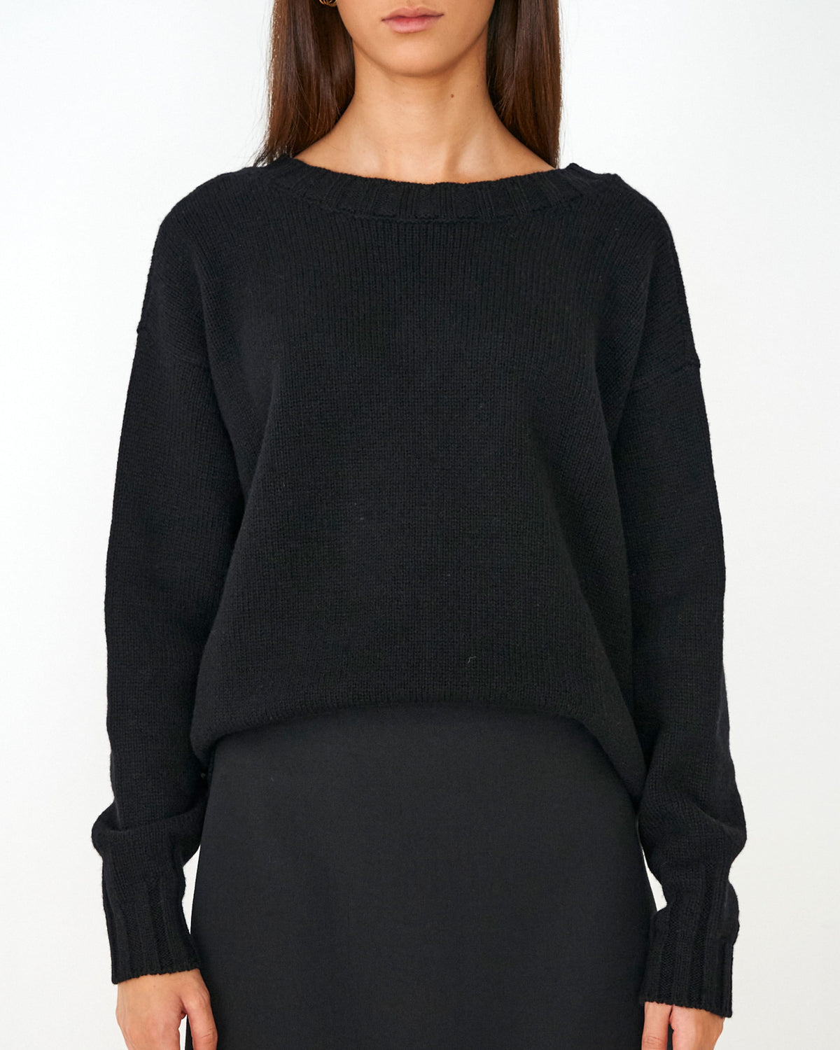 CAPO 04: BLACK V-NECK SWEATER IN A WOOL BLEND