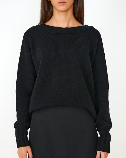 CAPO 04: BLACK V-NECK SWEATER IN A WOOL BLEND