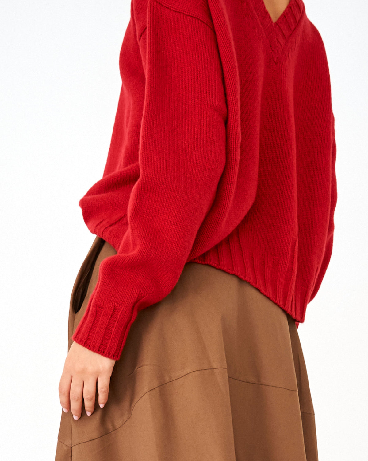 CAPO 04: MAGLIONE SCOLLO A V IN MISTO LANA ROSSO