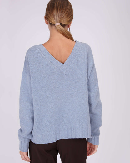 CAPO 04: LIGHT BLUE V-NECK SWEATER IN A WOOL BLEND
